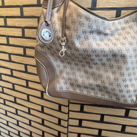 Dooney‎ & Bourke Tan Hobo Style Shoulder Bag - Picture 5 of 9